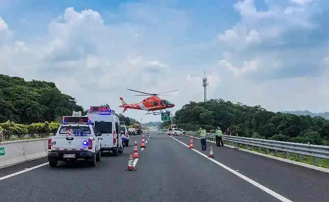 积石山高速公路汽车救援案例